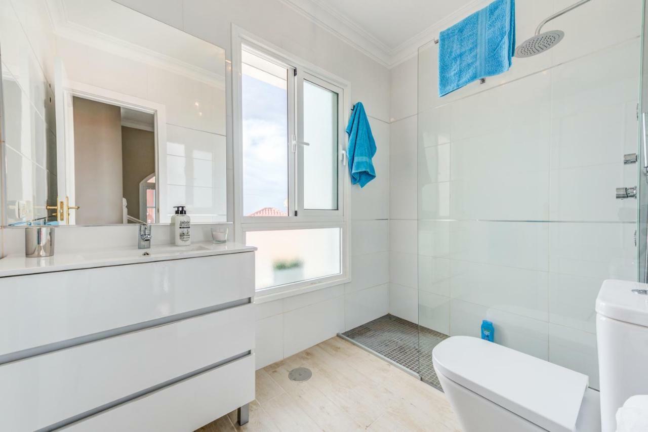 Luxury White Villa With Sea View, Heated Pool Costa Adeje  Buitenkant foto